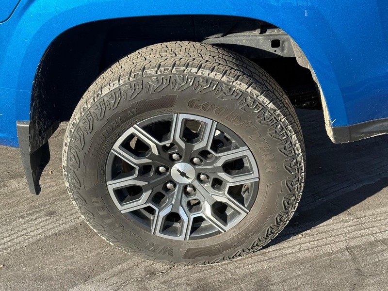 Chevrolet Colorado Vehicle Full-screen Gallery Image 04