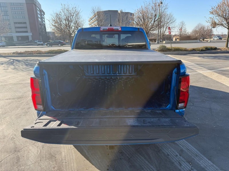 Chevrolet Colorado Vehicle Full-screen Gallery Image 06