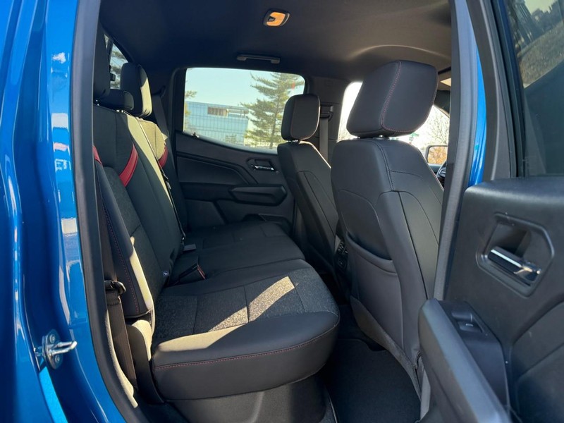 Chevrolet Colorado Vehicle Full-screen Gallery Image 11