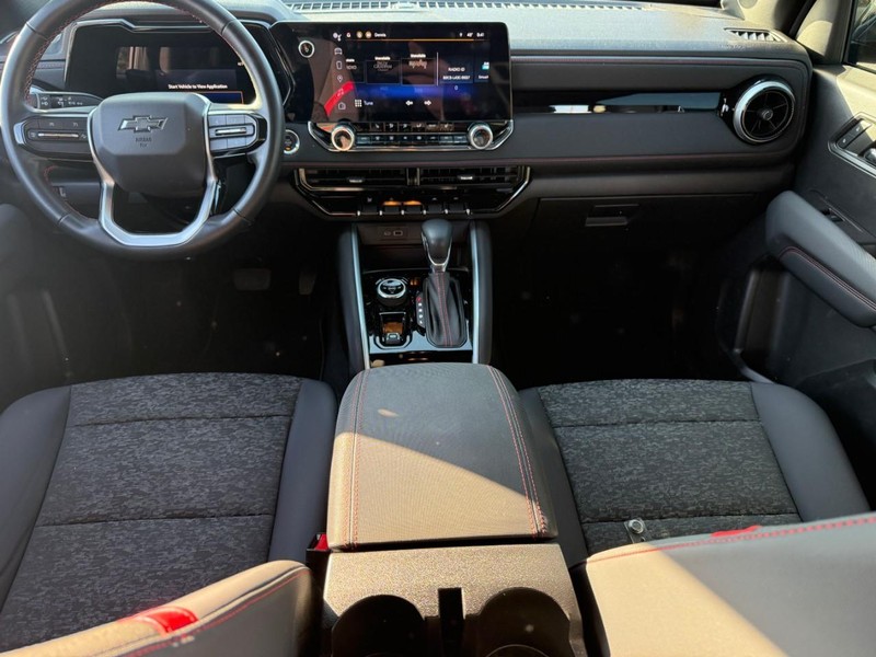 Chevrolet Colorado Vehicle Full-screen Gallery Image 12