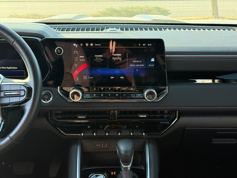 Chevrolet Colorado Vehicle Full-screen Gallery Image 14