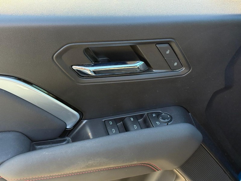 Chevrolet Colorado Vehicle Full-screen Gallery Image 16