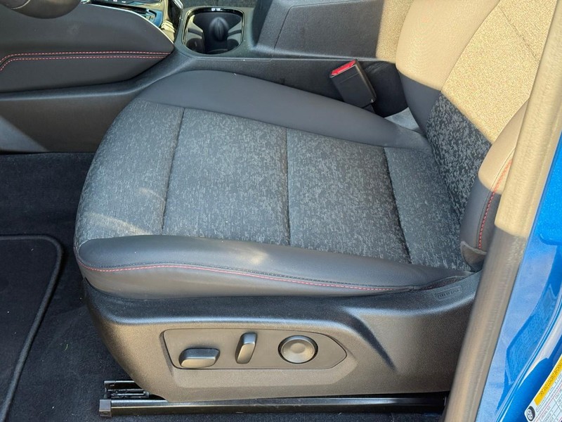 Chevrolet Colorado Vehicle Full-screen Gallery Image 18