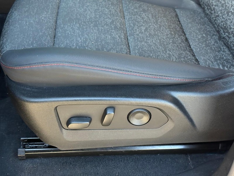 Chevrolet Colorado Vehicle Full-screen Gallery Image 19