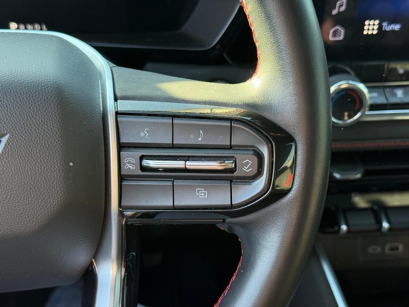 Chevrolet Colorado Vehicle Full-screen Gallery Image 21