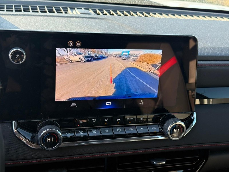 Chevrolet Colorado Vehicle Full-screen Gallery Image 24