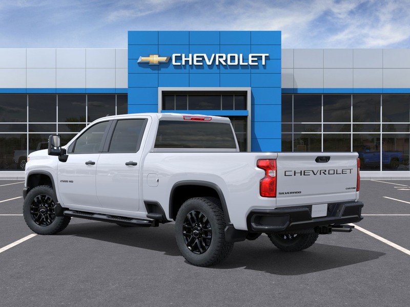 Chevrolet Silverado 2500HD Vehicle Full-screen Gallery Image 3