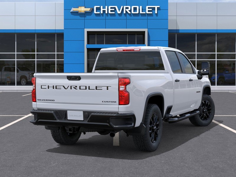 Chevrolet Silverado 2500HD Vehicle Full-screen Gallery Image 4