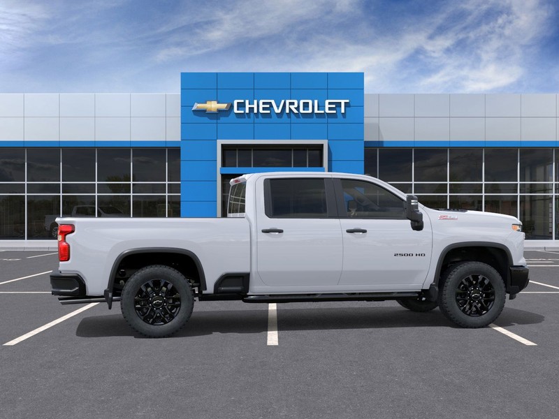 Chevrolet Silverado 2500HD Vehicle Full-screen Gallery Image 5