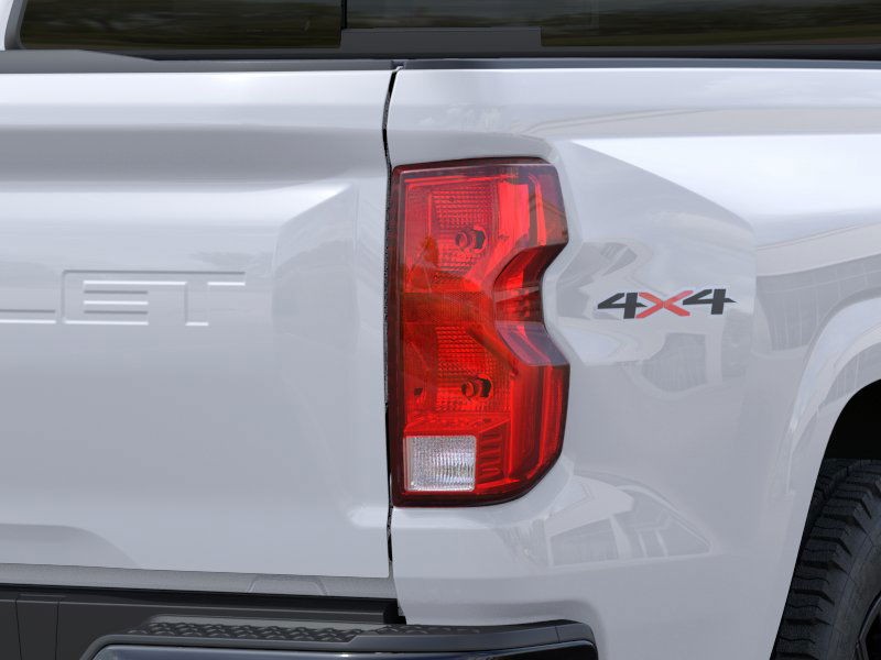 Chevrolet Colorado Vehicle Full-screen Gallery Image 11