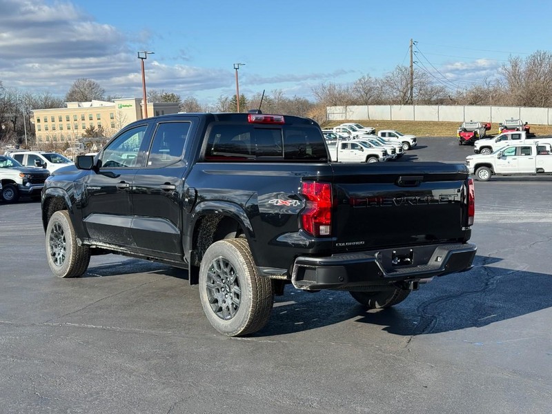 Chevrolet Colorado Vehicle Full-screen Gallery Image 3