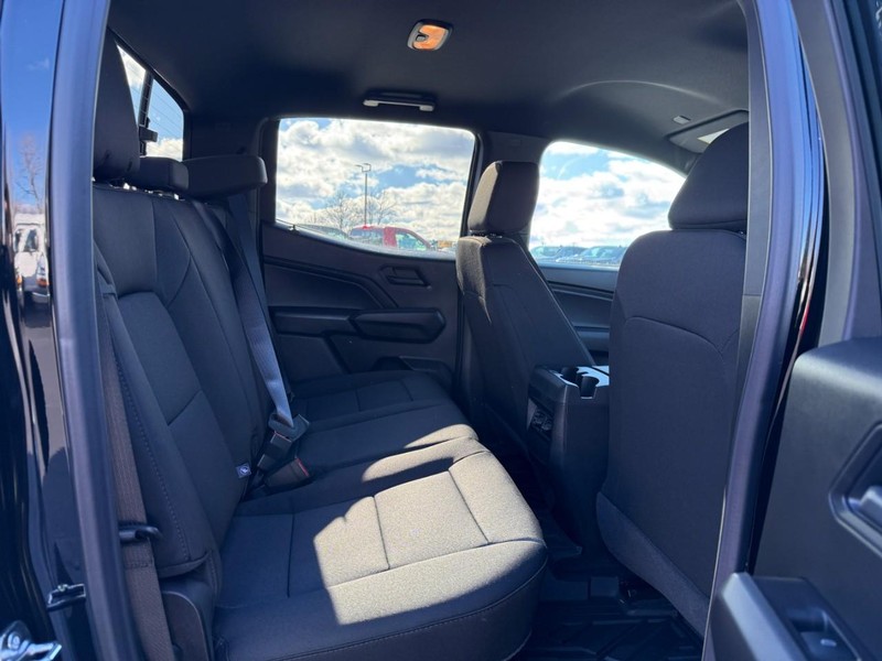 Chevrolet Colorado Vehicle Full-screen Gallery Image 4