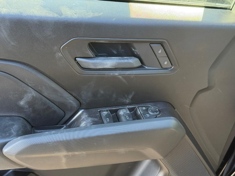 Chevrolet Colorado Vehicle Full-screen Gallery Image 9