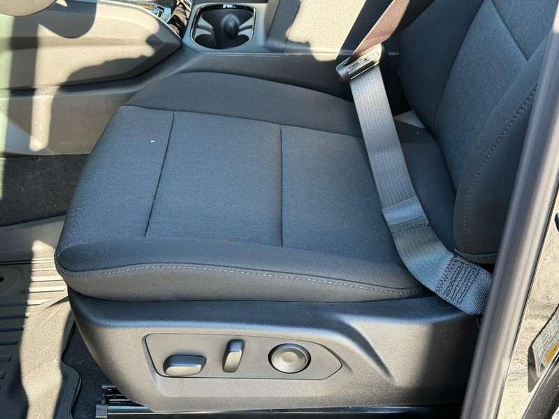 Chevrolet Colorado Vehicle Full-screen Gallery Image 10