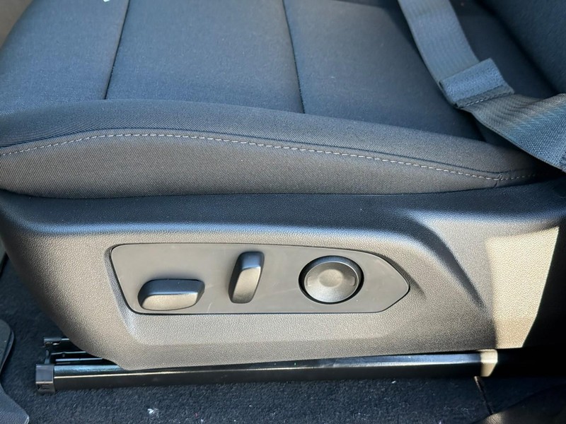 Chevrolet Colorado Vehicle Full-screen Gallery Image 11