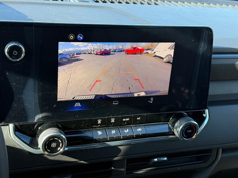 Chevrolet Colorado Vehicle Full-screen Gallery Image 15