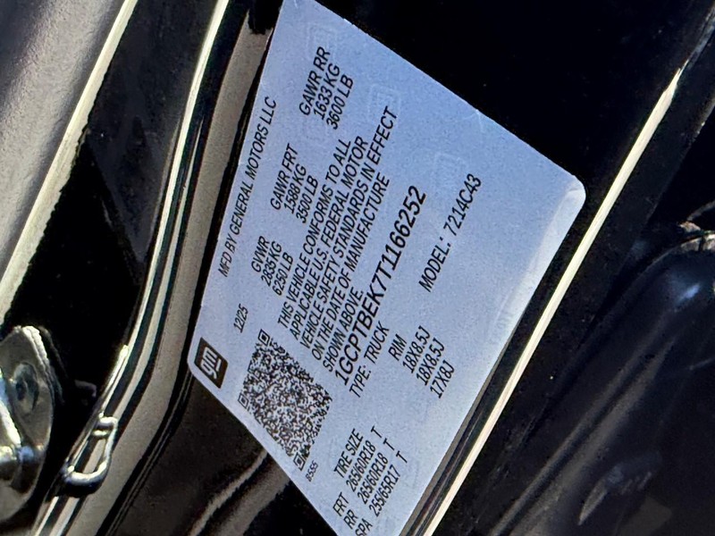 Chevrolet Colorado Vehicle Full-screen Gallery Image 16