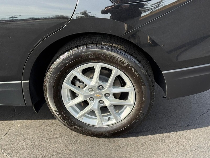 Chevrolet Equinox Vehicle Full-screen Gallery Image 4