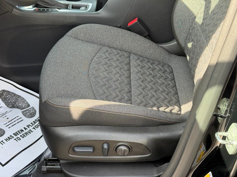 Chevrolet Equinox Vehicle Full-screen Gallery Image 16