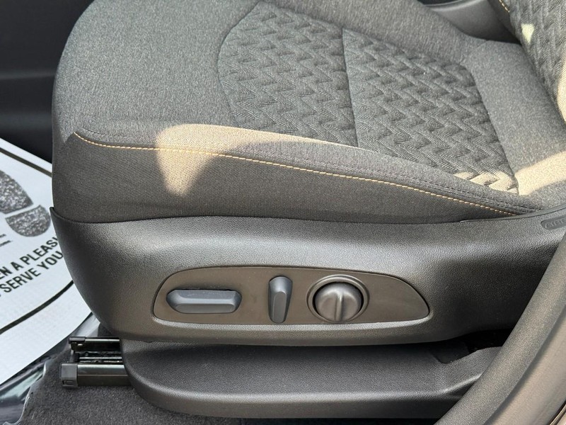 Chevrolet Equinox Vehicle Full-screen Gallery Image 17