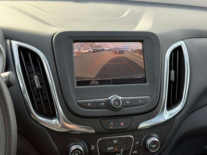 Chevrolet Equinox Vehicle Full-screen Gallery Image 18