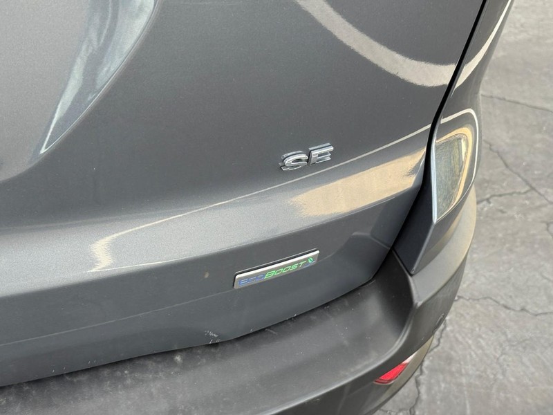 Ford EcoSport Vehicle Full-screen Gallery Image 5