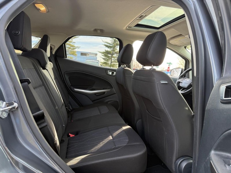 Ford EcoSport Vehicle Full-screen Gallery Image 9