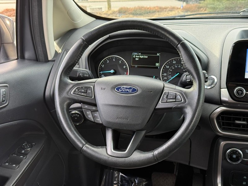 Ford EcoSport Vehicle Full-screen Gallery Image 11