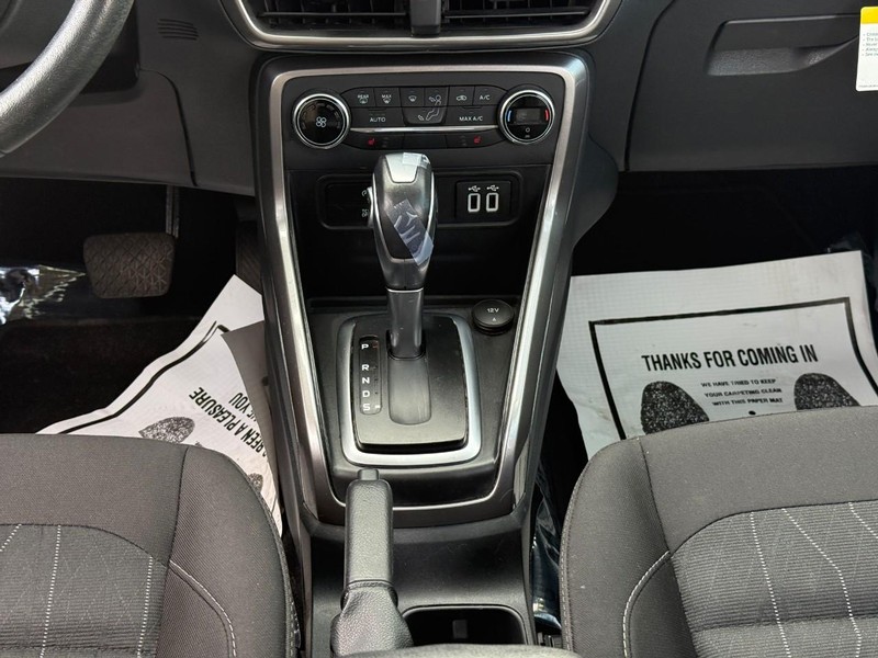 Ford EcoSport Vehicle Full-screen Gallery Image 14