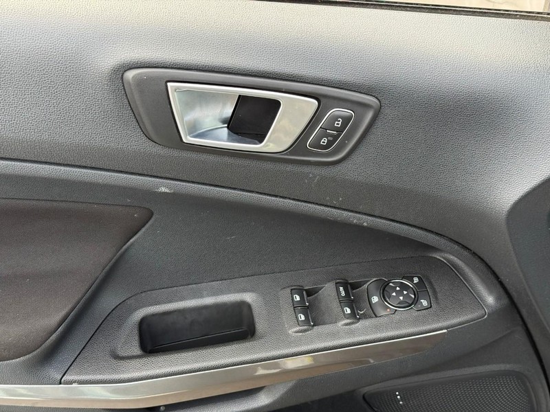Ford EcoSport Vehicle Full-screen Gallery Image 15