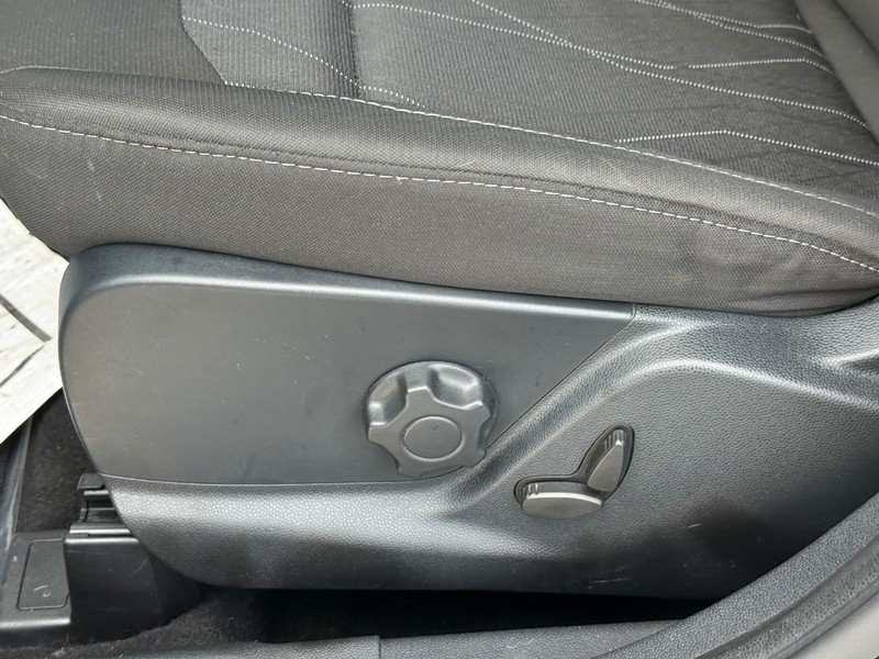 Ford EcoSport Vehicle Full-screen Gallery Image 18