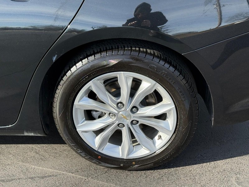 Chevrolet Malibu Vehicle Full-screen Gallery Image 4