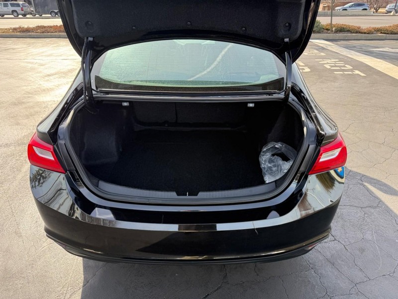 Chevrolet Malibu Vehicle Full-screen Gallery Image 5