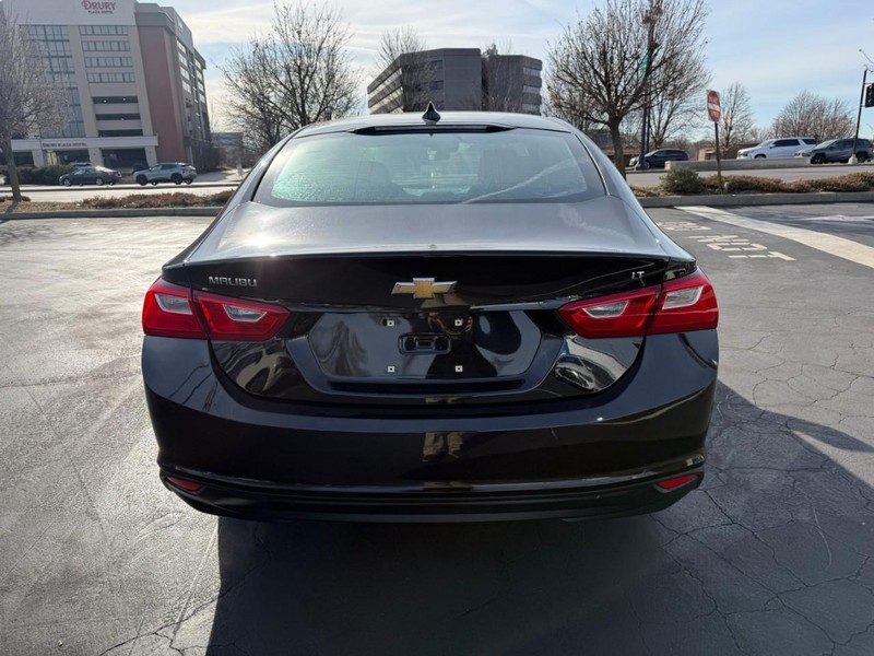 Chevrolet Malibu Vehicle Full-screen Gallery Image 6