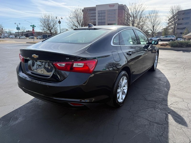Chevrolet Malibu Vehicle Full-screen Gallery Image 7