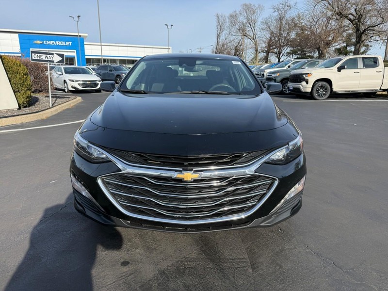 Chevrolet Malibu Vehicle Full-screen Gallery Image 9