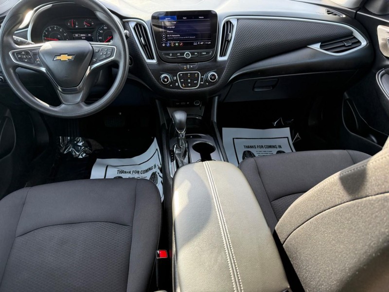 Chevrolet Malibu Vehicle Full-screen Gallery Image 11