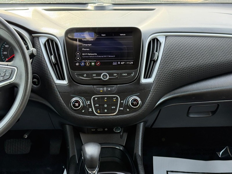 Chevrolet Malibu Vehicle Full-screen Gallery Image 13