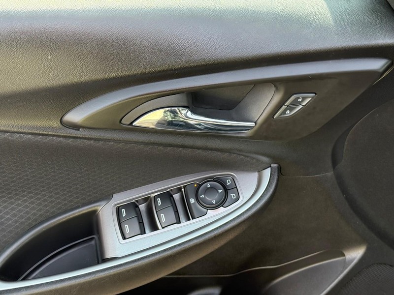 Chevrolet Malibu Vehicle Full-screen Gallery Image 15