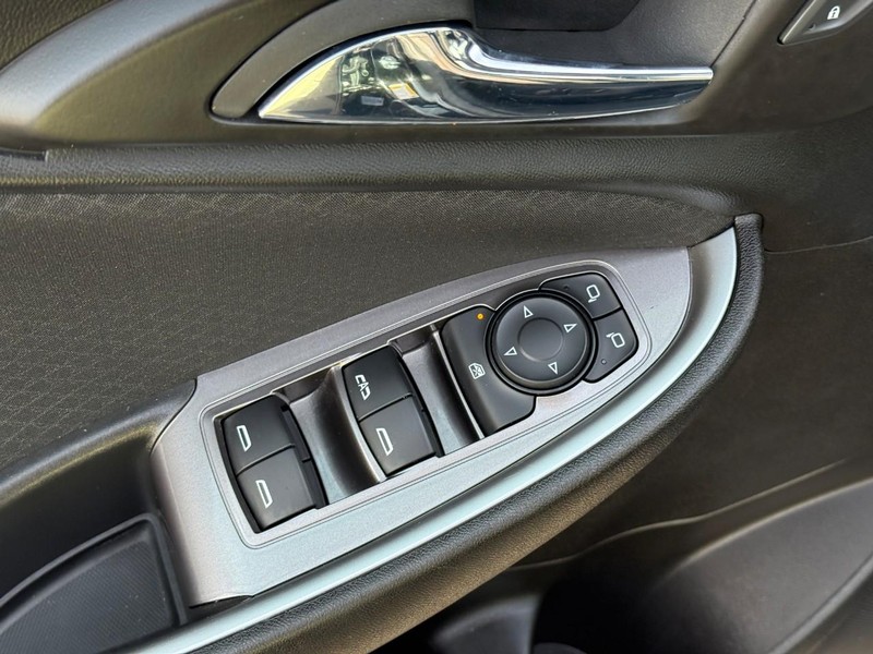 Chevrolet Malibu Vehicle Full-screen Gallery Image 16