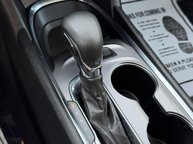 Chevrolet Malibu Vehicle Full-screen Gallery Image 22