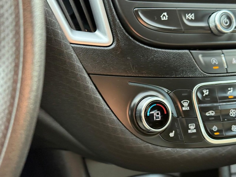 Chevrolet Malibu Vehicle Full-screen Gallery Image 23