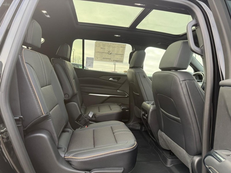 Chevrolet Traverse Vehicle Full-screen Gallery Image 6
