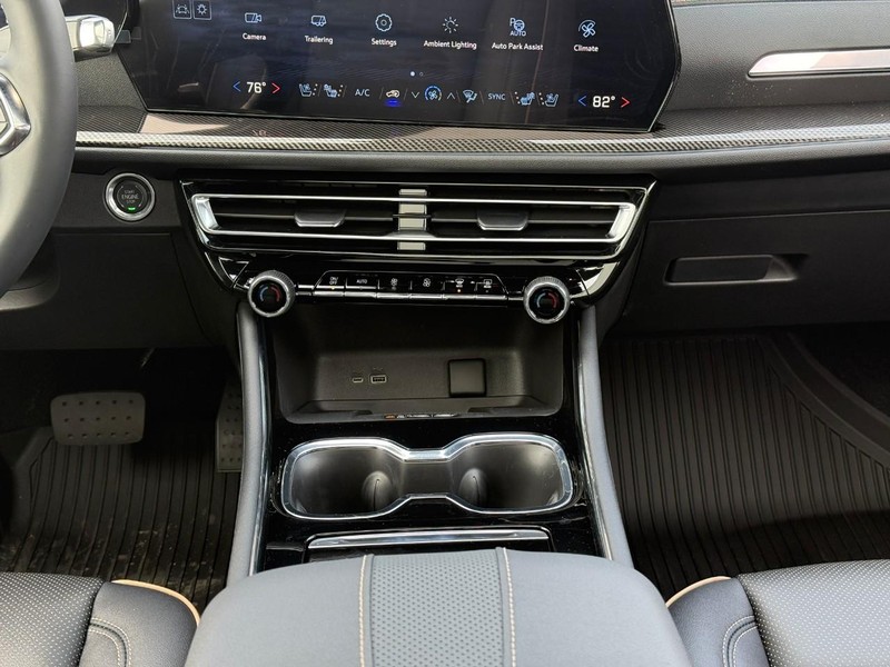 Chevrolet Traverse Vehicle Full-screen Gallery Image 11