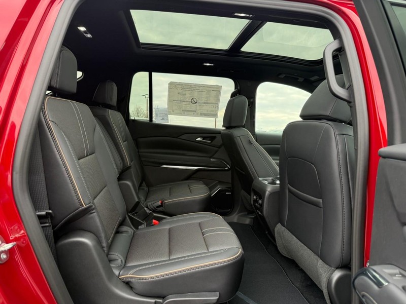 Chevrolet Traverse Vehicle Full-screen Gallery Image 7