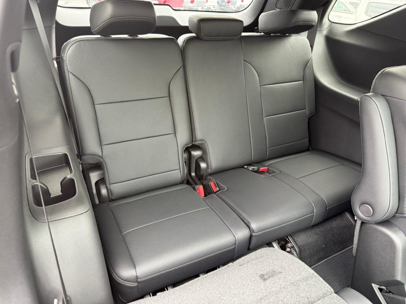 Chevrolet Traverse Vehicle Full-screen Gallery Image 8