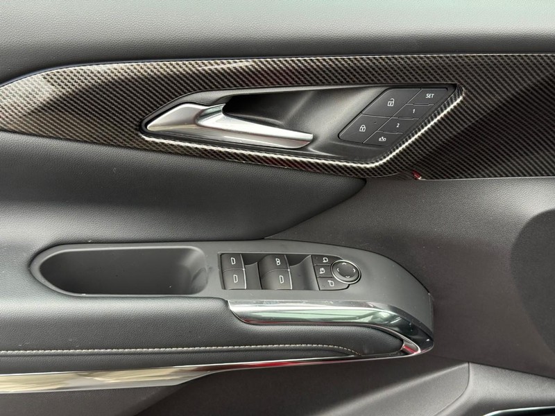 Chevrolet Traverse Vehicle Full-screen Gallery Image 13