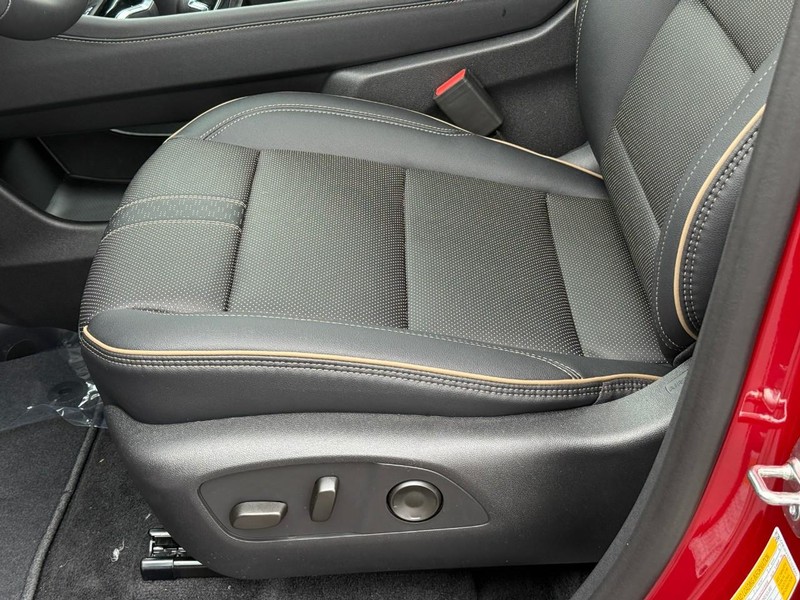 Chevrolet Traverse Vehicle Full-screen Gallery Image 15