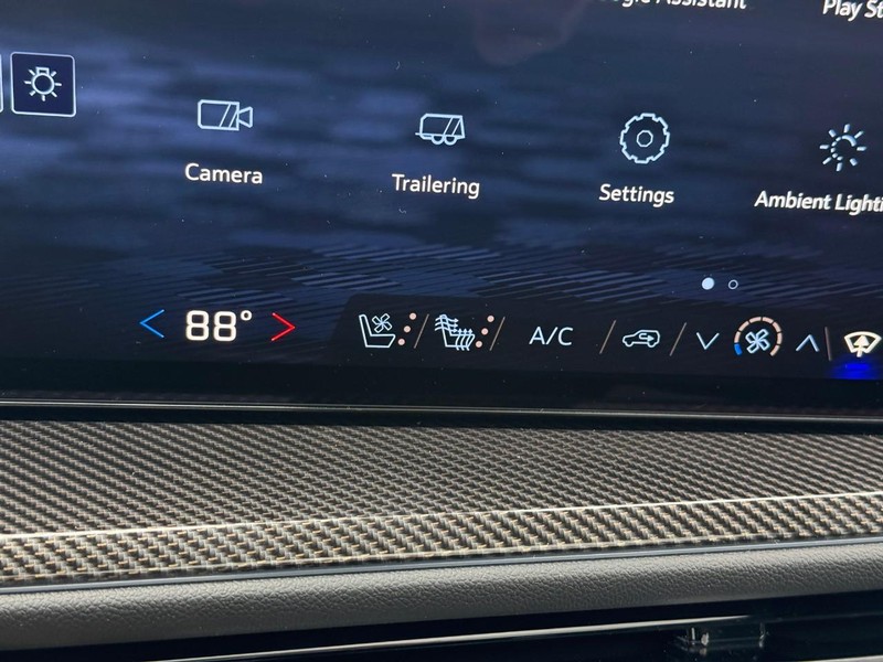 Chevrolet Traverse Vehicle Full-screen Gallery Image 19