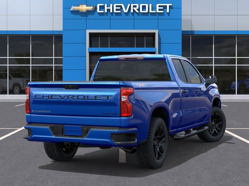 Chevrolet Silverado 1500 Vehicle Full-screen Gallery Image 4